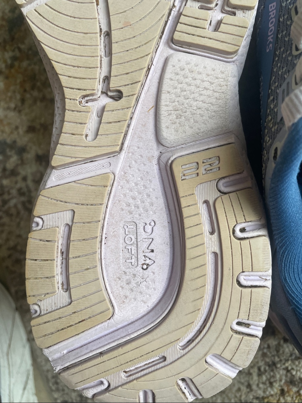 Brooks Women’s Adrenaline 23 - Picture 3 of 7